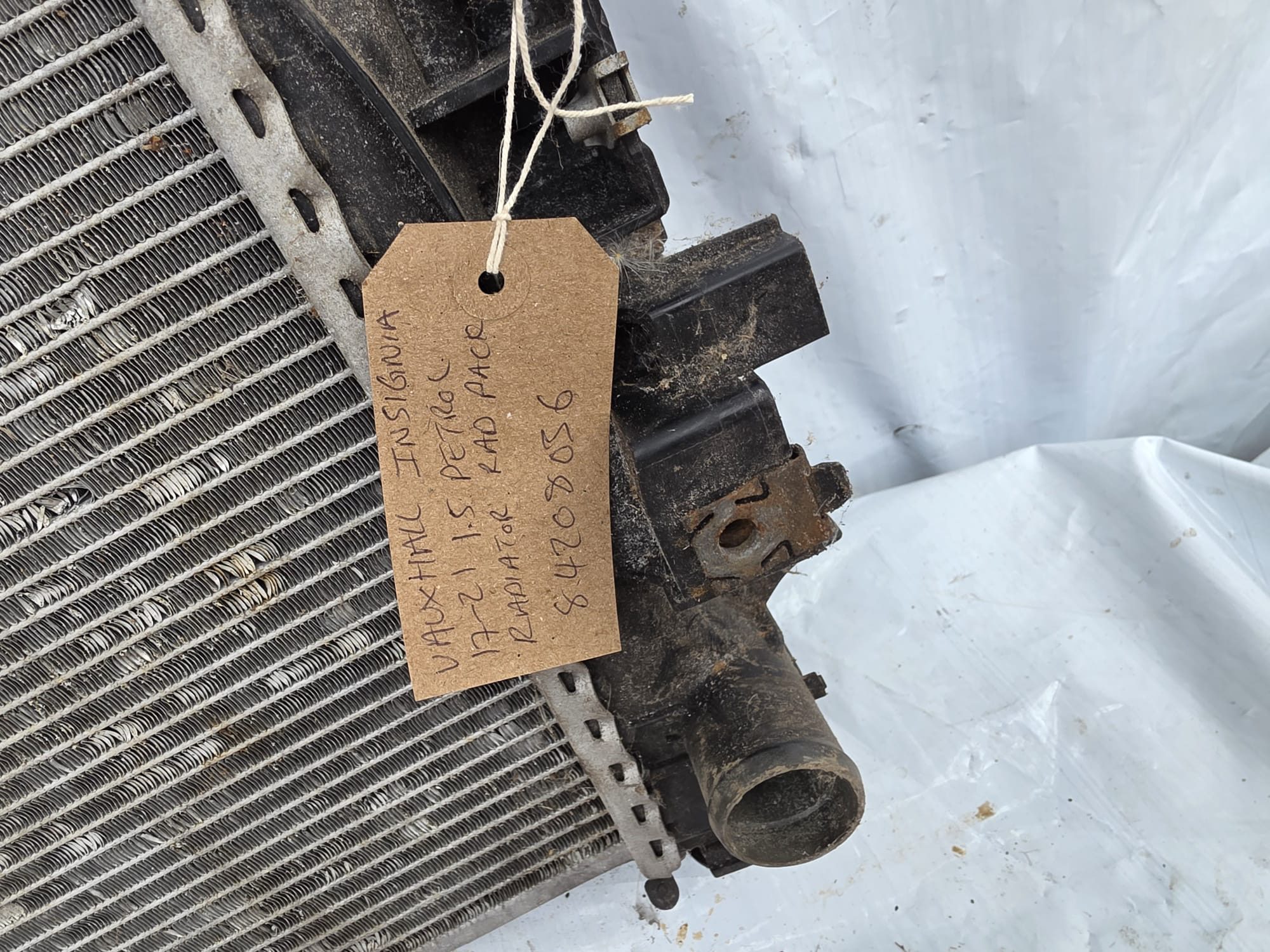 VAUXHALL INSIGNIA 17-21 1.5 PETROL WATER COOLANT RADIATOR 84208036 - Image 2