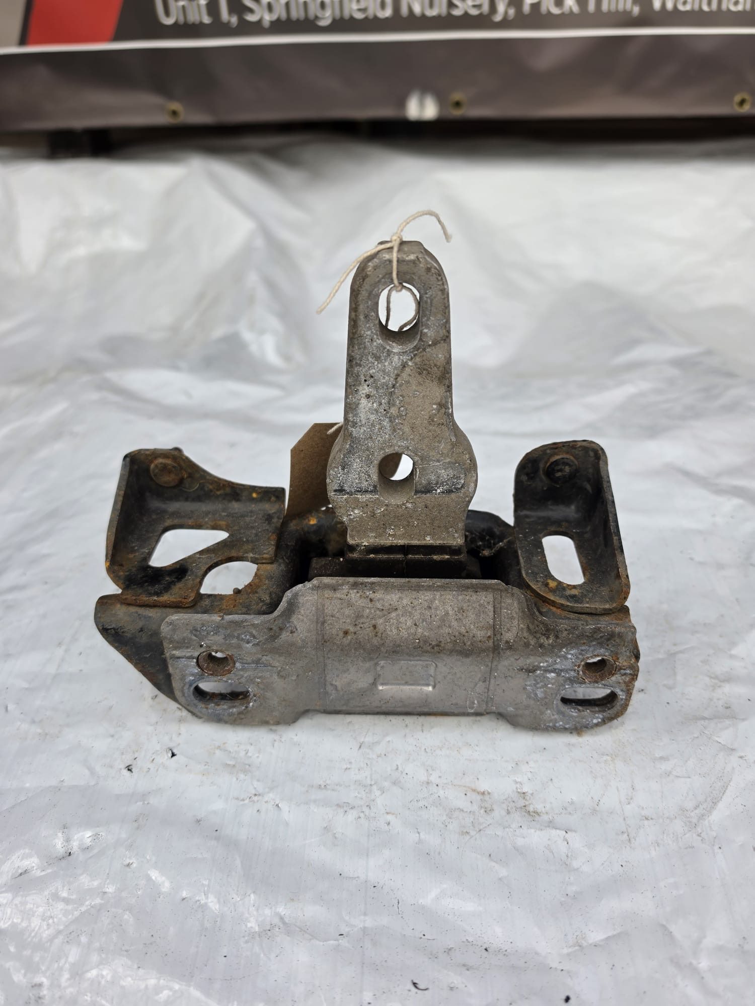 FORD FIESTA 2011 1.6 DIESEL ENGINE MOUNT BRACKET 8V517M121AE - Image 3