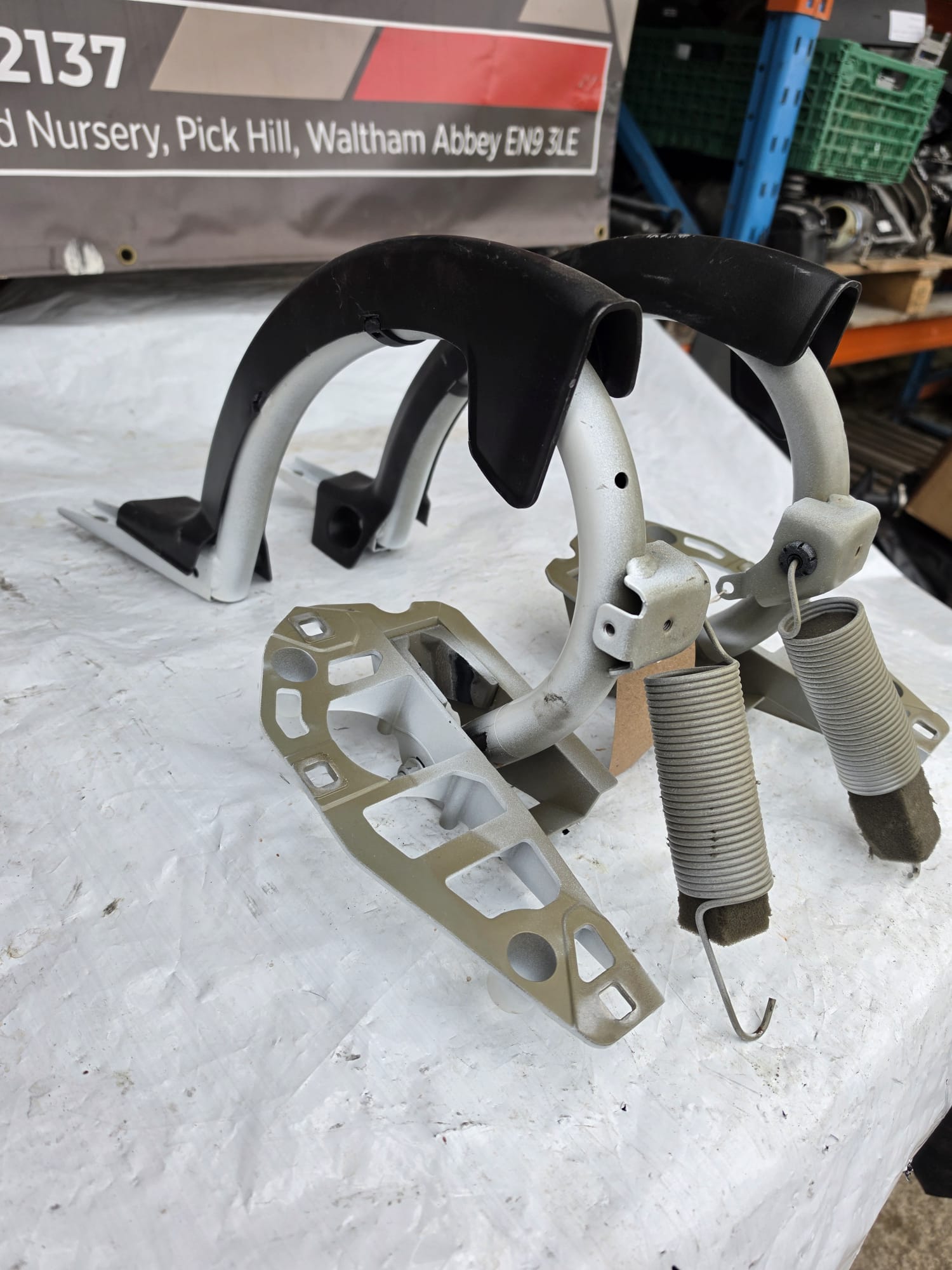 MERCEDES C CLASS W205 2014-2021 REAR BOOT LID HINGES PAIR LEFT AND RIGHT A2057500428 / A2057500328