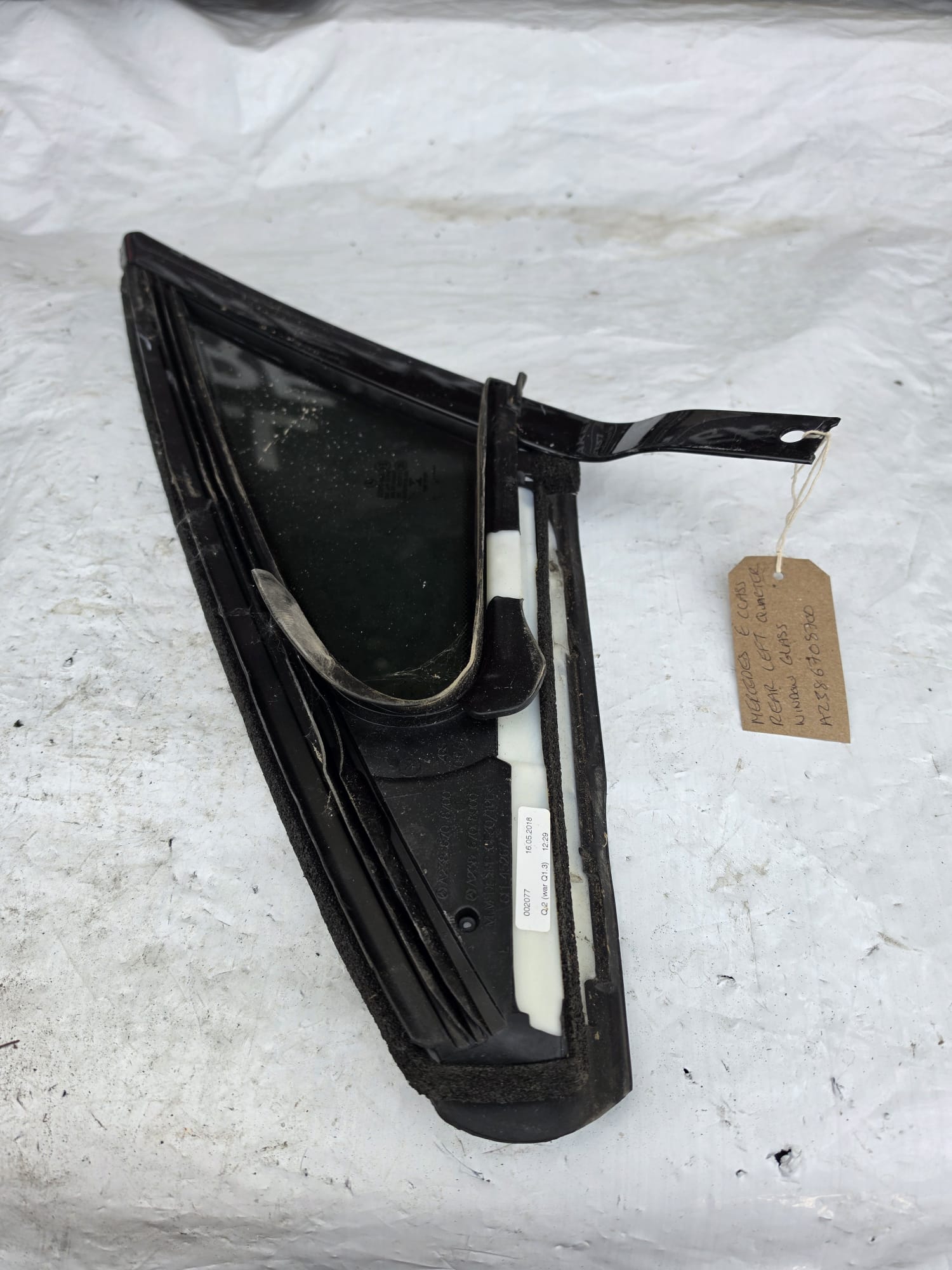 MERCEDES E CLASS REAR LEFT QUARTER WINDOW GLASS A2386708700 - Image 3