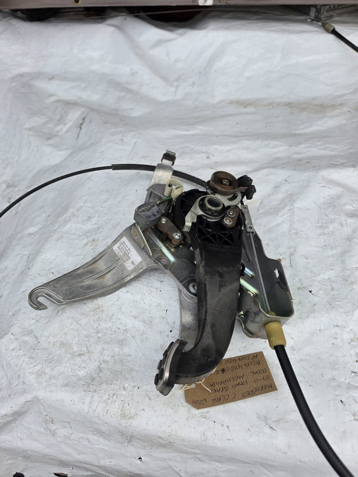 MERCEDES C CLASS W204 2007-2011 HANDBRAKE PEDAL MECHANISM A2044200684 / PP204420074Q08 - Image 2