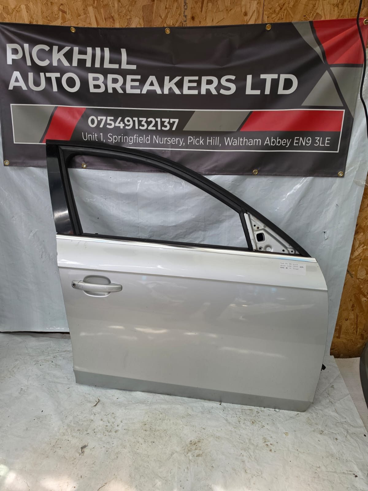 *AUDI A4 B8 2009 DRIVER SIDE FRONT DOOR IN SILVER