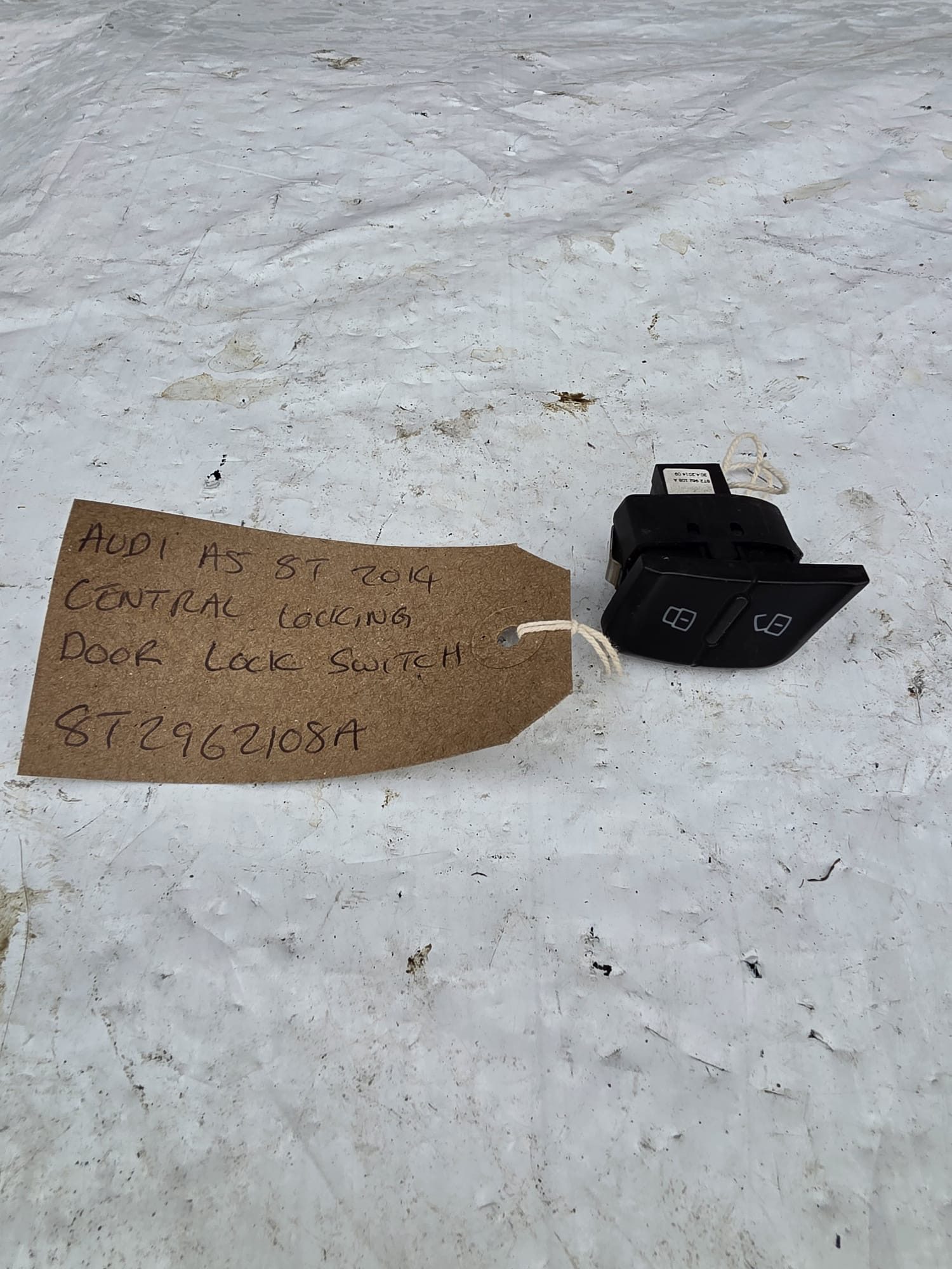 AUDI A5 8T 2014 CENTRAL LOCKING DOOR LOCK SWITCH 8T2962108A - Image 2
