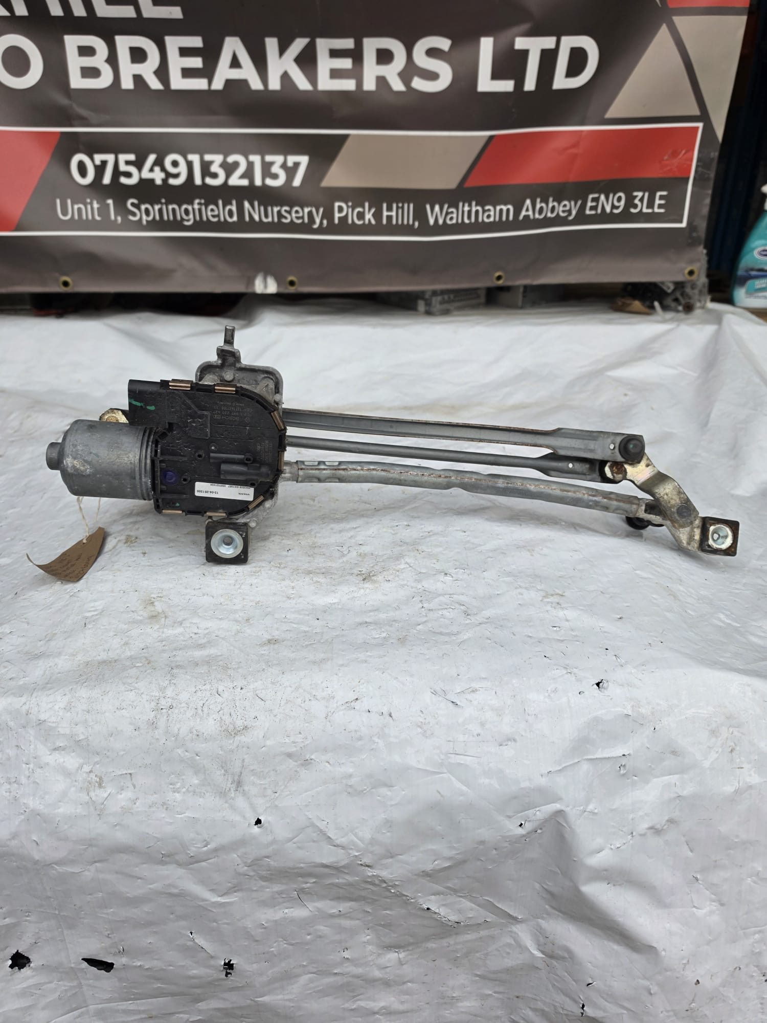 VOLVO V40 MK3 2013-2016 FRONT WIPER MOTOR AND LINKAGE 31276049 - Image 2