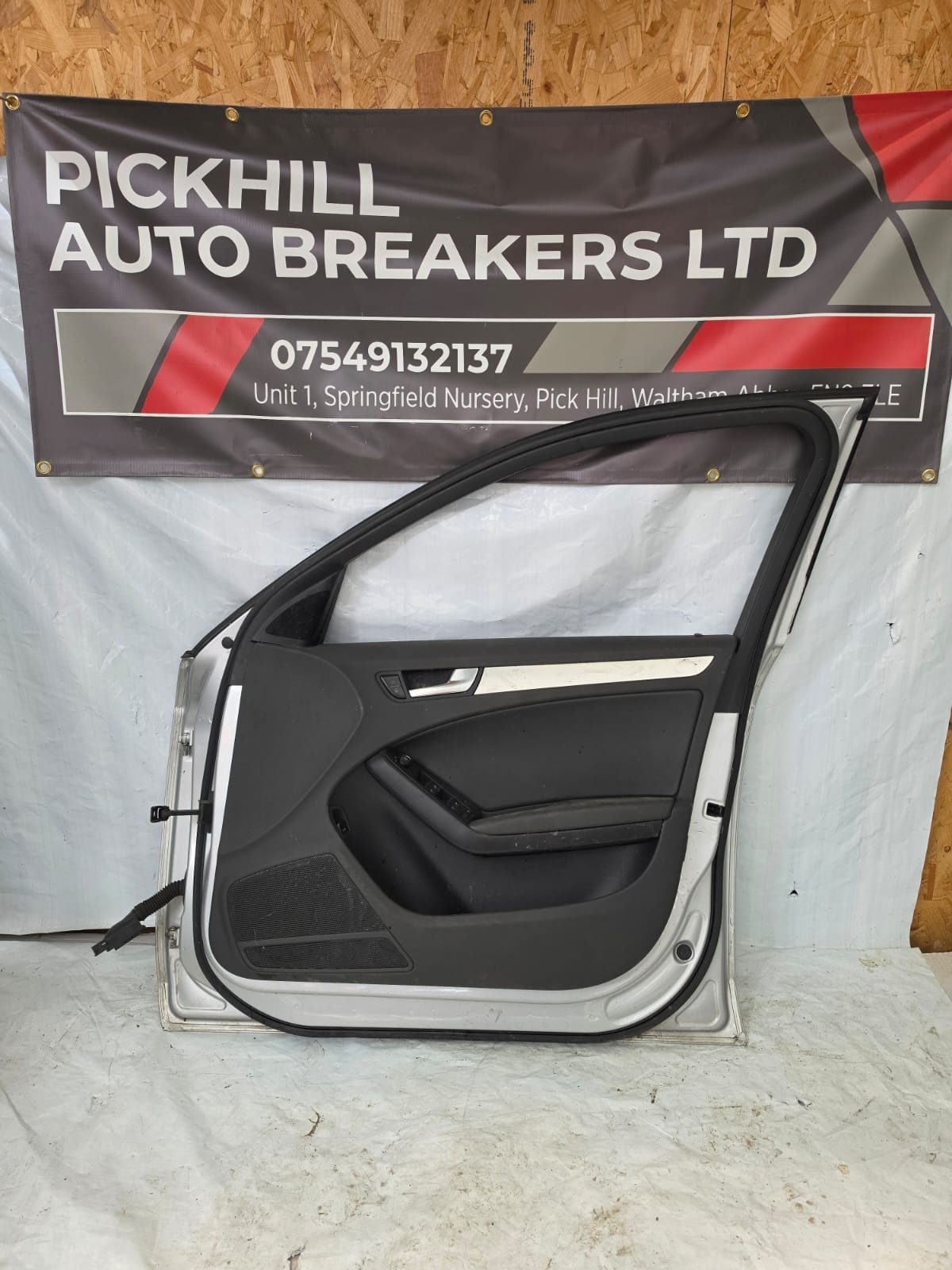 *AUDI A4 B8 2009 DRIVER SIDE FRONT DOOR IN SILVER - Image 2