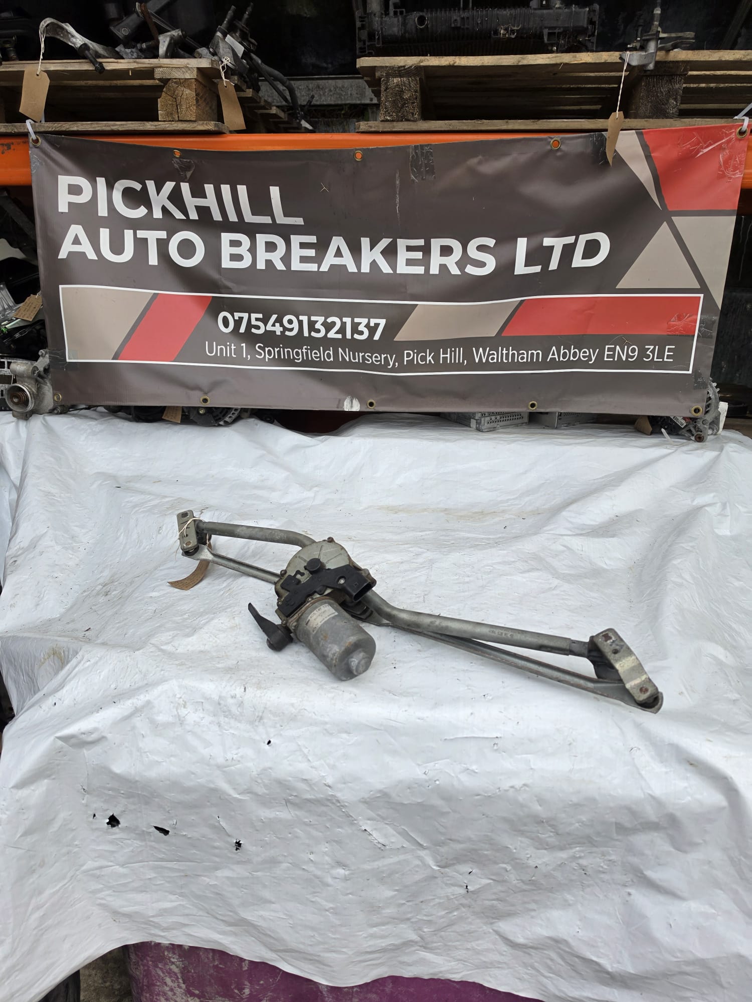 MERCEDES SPRINTER W906 2006-2018 WINDSCREEN WIPER MOTOR AND LINKAGE A9068200140
