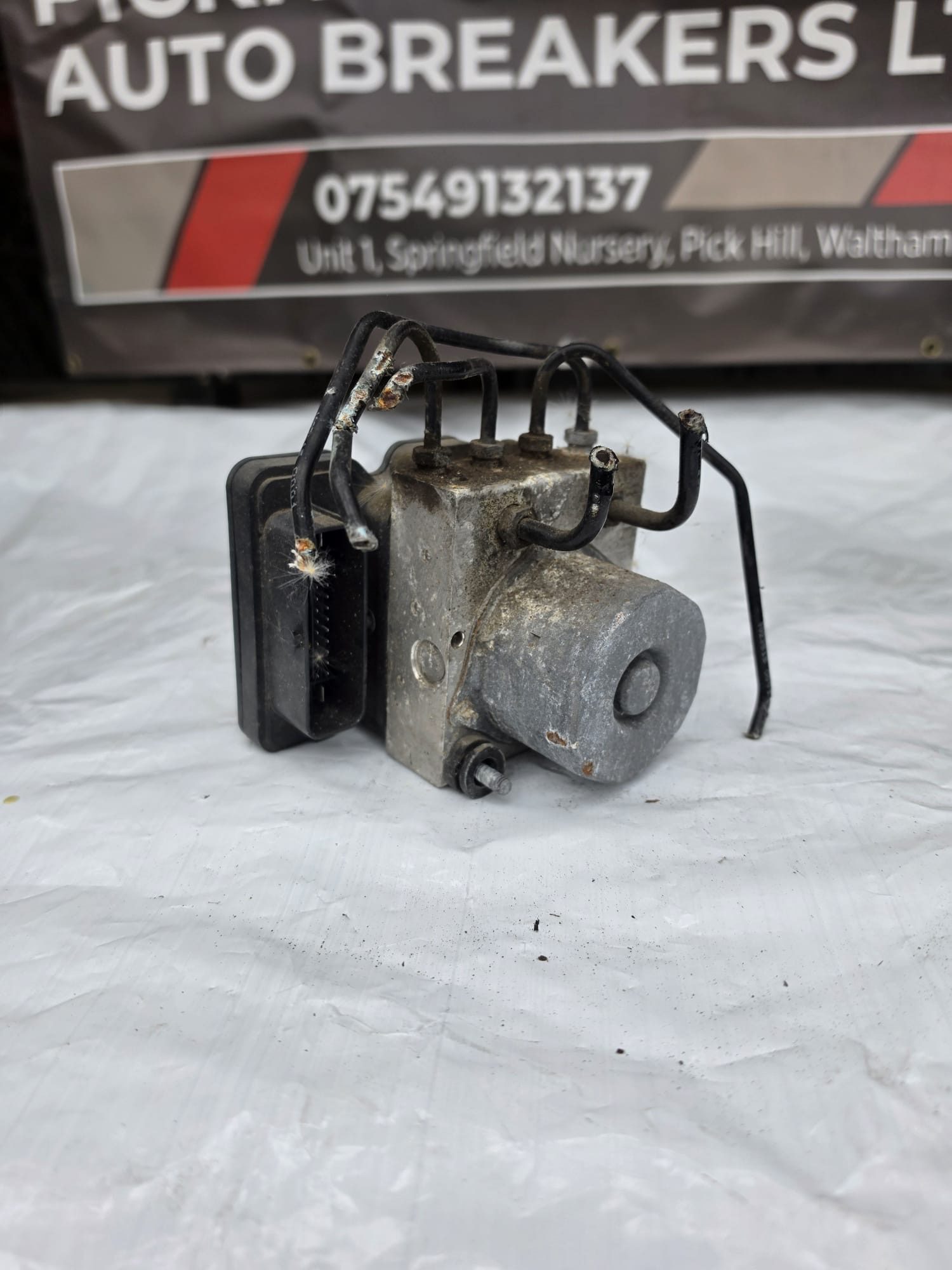 MERCEDES A CLASS W176 2017 ABS PUMP CONTROLLER MODULATOR A0004313700 - Image 3
