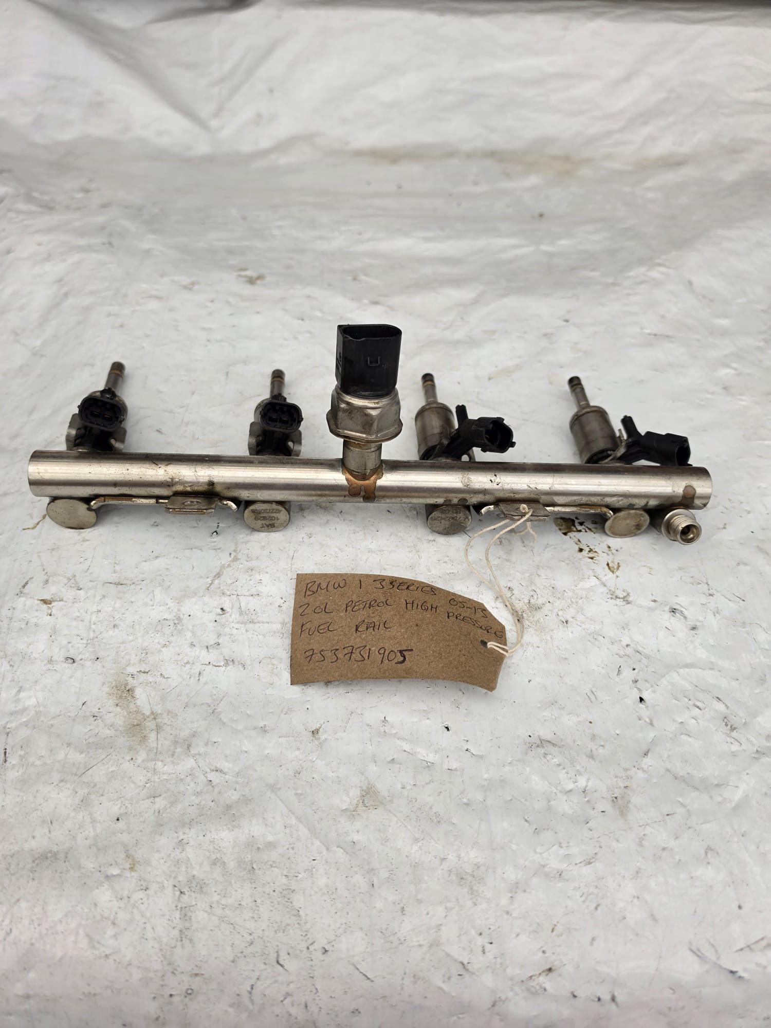 BMW 1 SERIES 2005-2013 2.0L PETROL HIGH PRESSURE FUEL RAIL 753731905 - Image 2