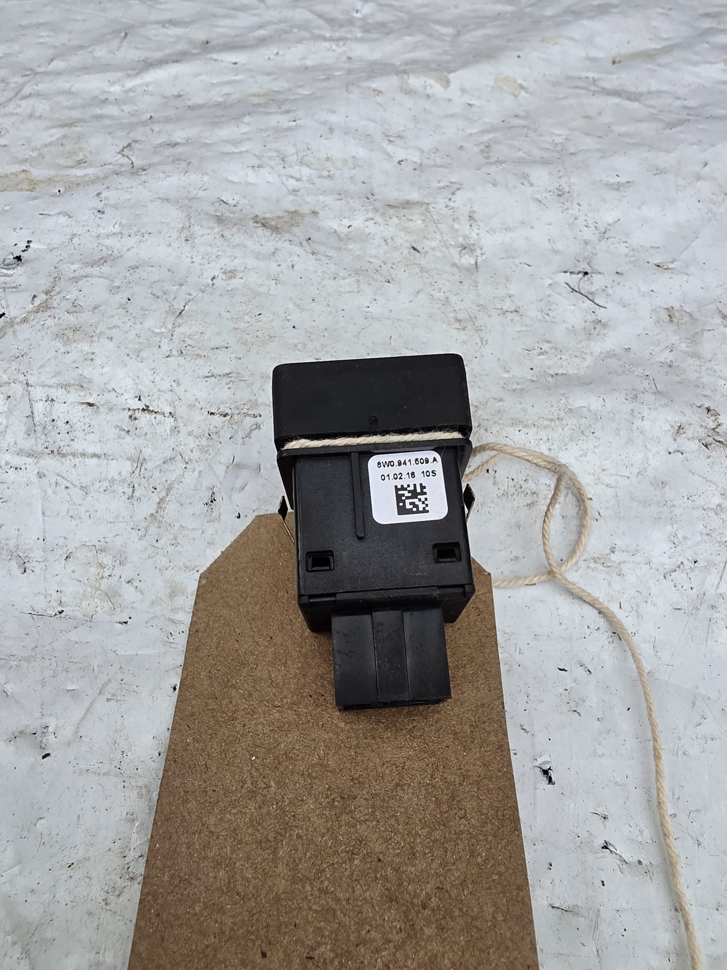 AUDI A4 B9 2015-2025 HAZARD WARNING LIGHT SWITCH BUTTON 8W0941509A - Image 2