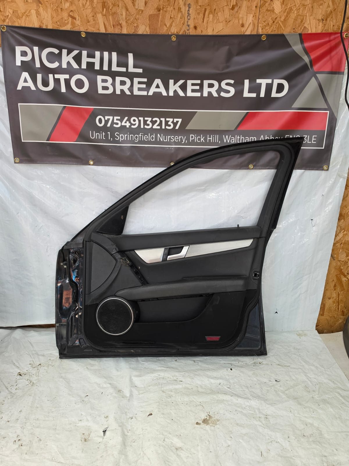 *MERCEDES C CLASS W205 2016 DOOR DRIVER FRONT BLACK - Image 2