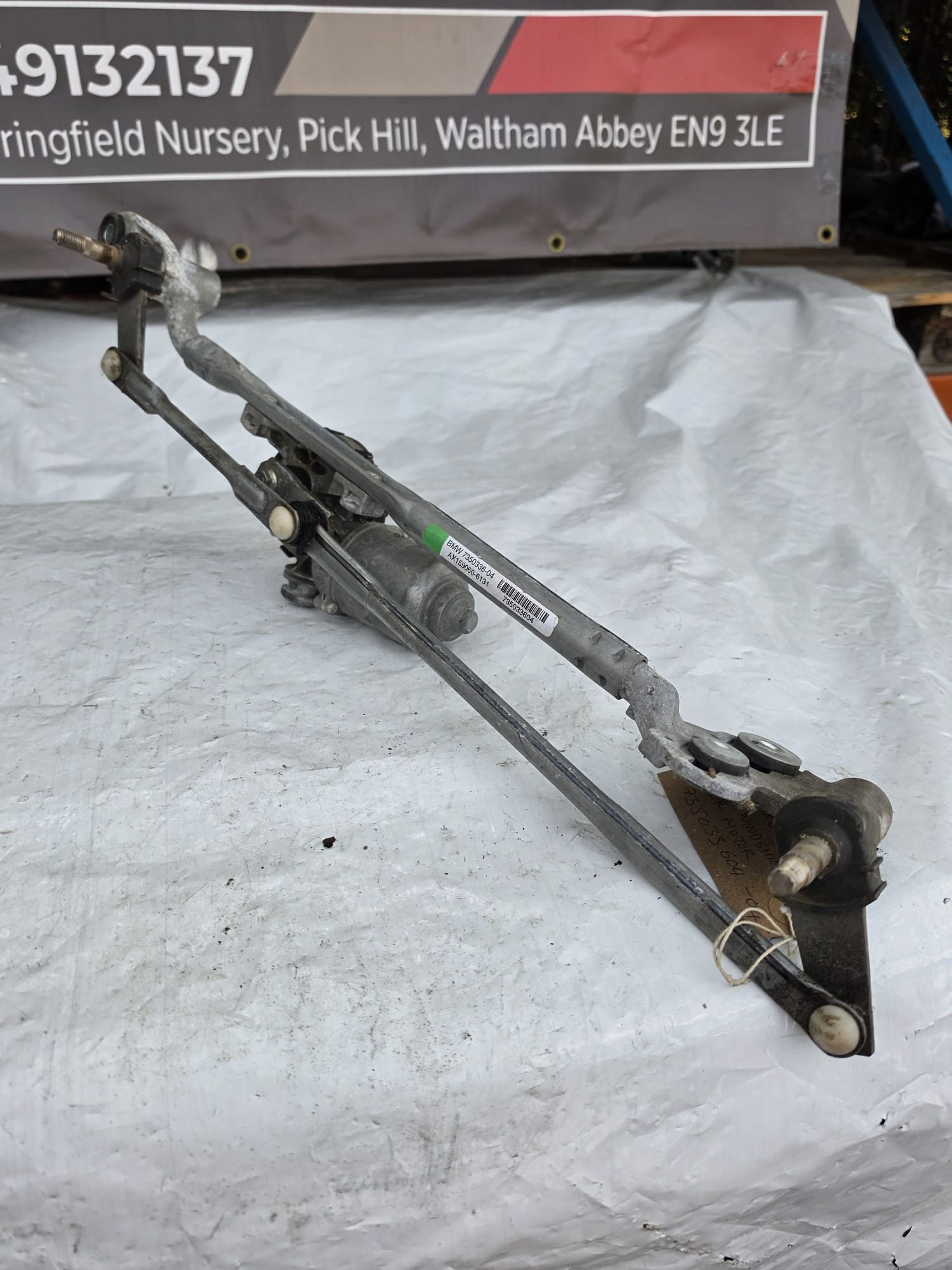 BMW X6 F16 FRONT WINDSCREEN WIPER MOTOR AND LINKAGE 735033604-04 - Image 2
