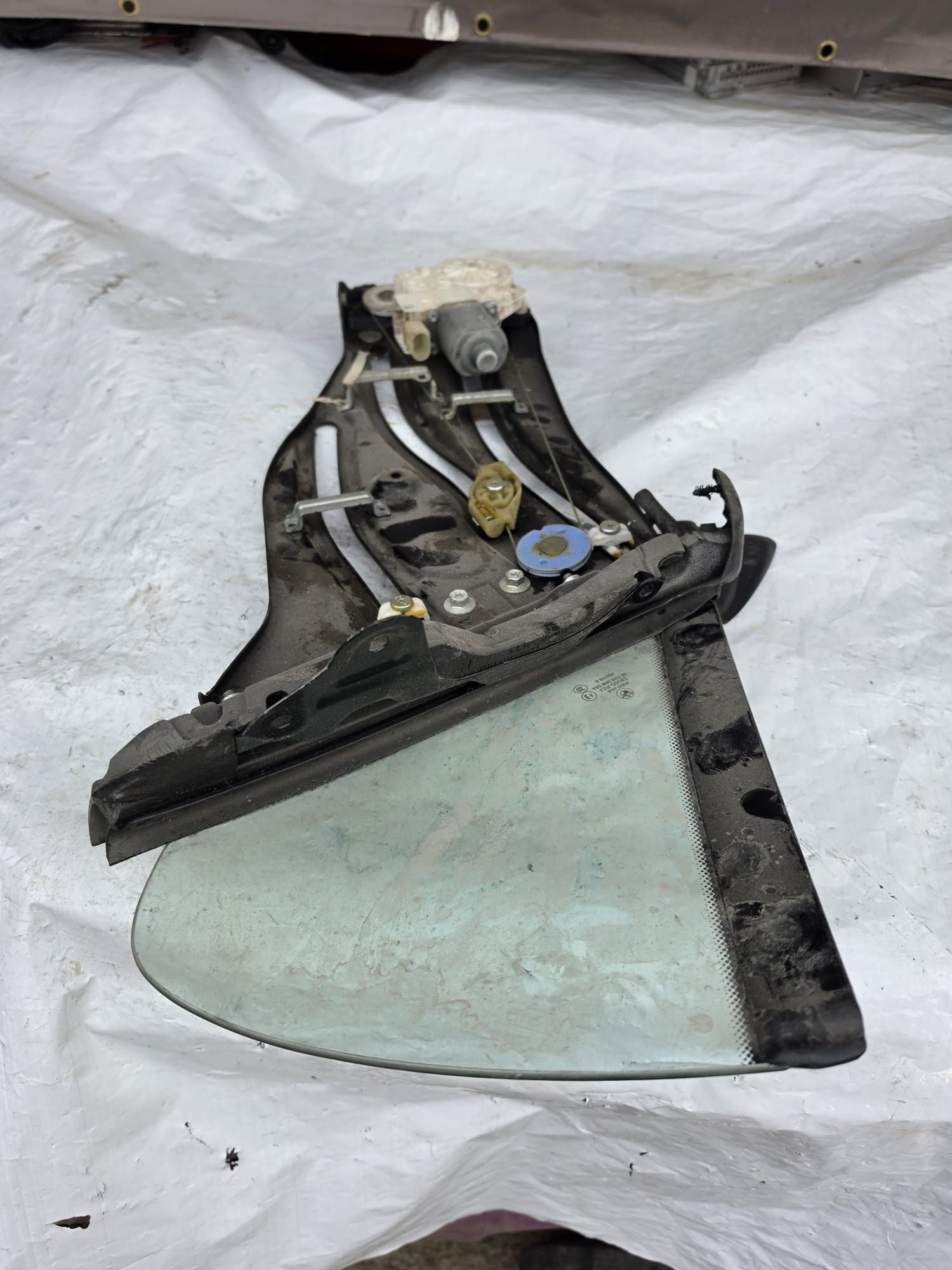 BMW Z4 2009-2016 REAR RIGHT WINDOW REGULATOR AND MOTOR WITH GLASS 7192304S - Image 4