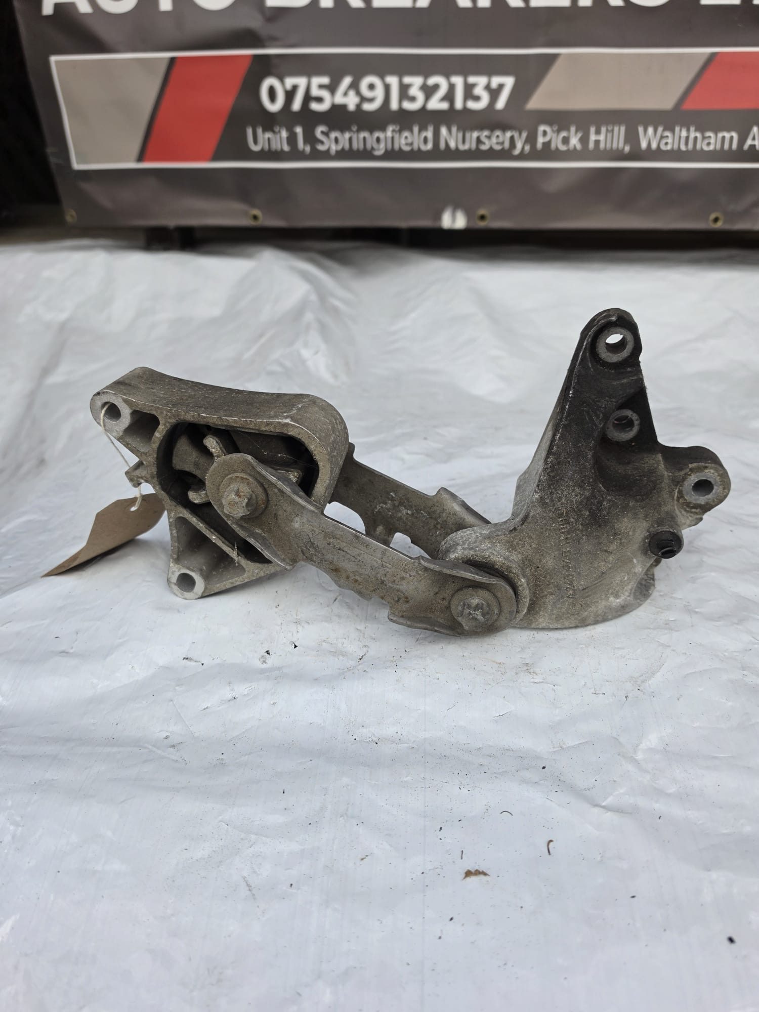 MERCEDES B CLASS W246 2015 ENGINE MOUNT BRACKET SUPPORT A2462401108 - Image 3