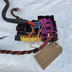MERCEDES C CLASS W205 2016 1.6 DIESEL FUSE RELAY BOX A2059067200