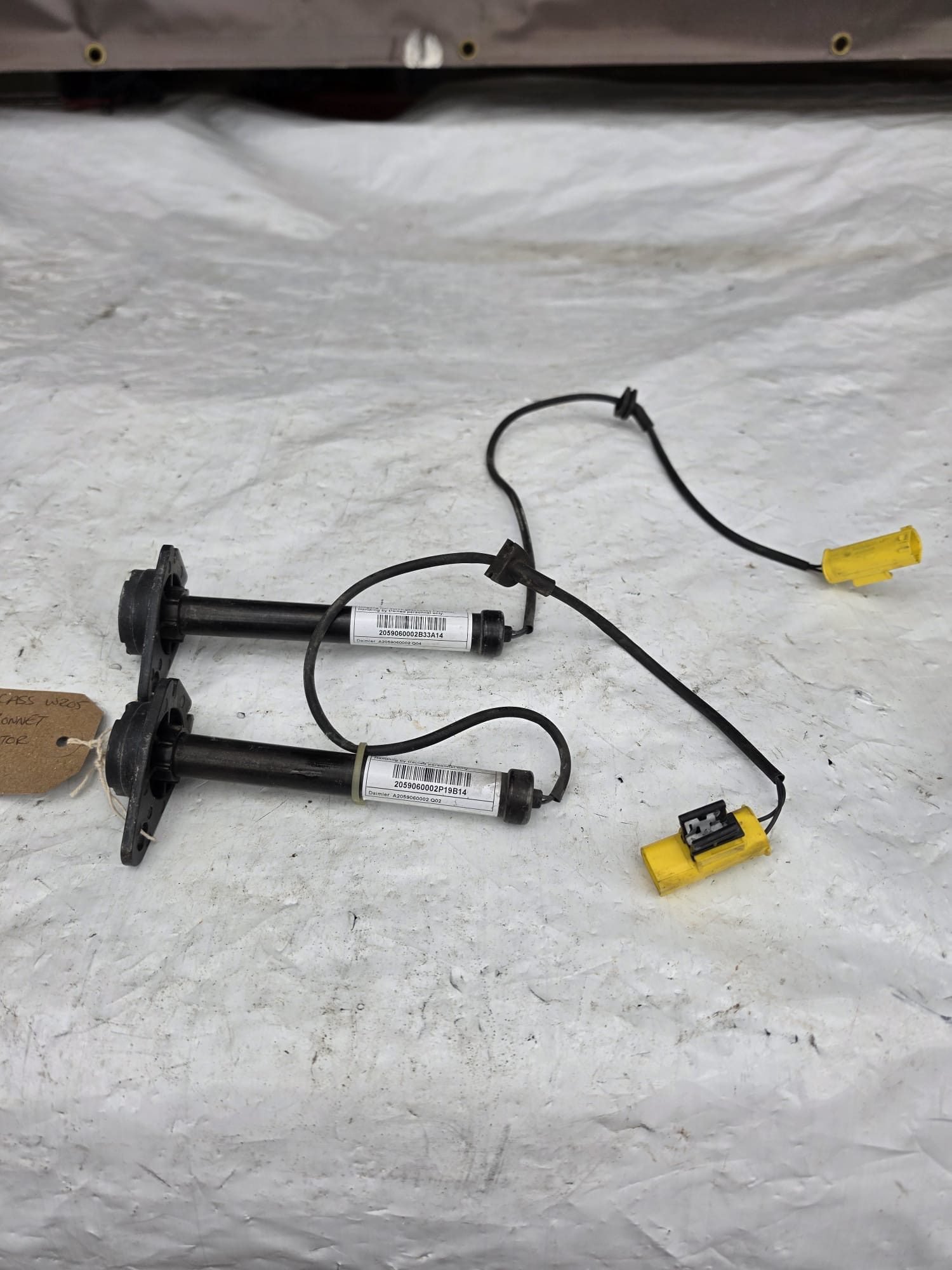 MERCEDES C CLASS W205 2014-2019 2X BONNET PEDESTRIAN ACTIVATOR LEFT AND RIGHT A2059060002 - Image 2