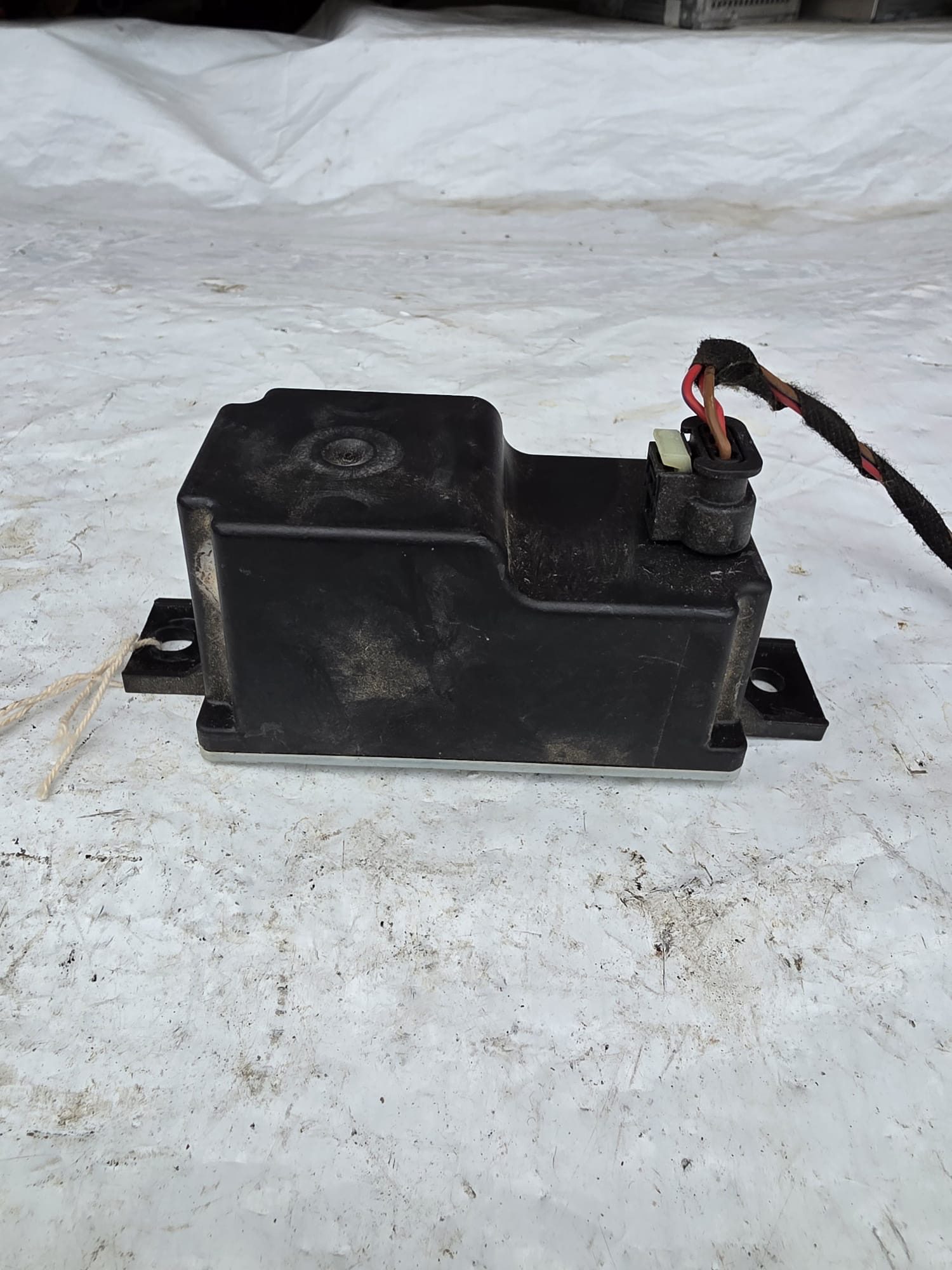MERCEDES C E CLASS AUXILIARY BATTERY VOLTAGE CONVERTER A2059053414 - Image 2