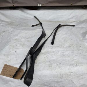 MERCEDES C CLASS W205 PAIR OF FRONT WINDSCREEN WIPERS ARM A2058240219