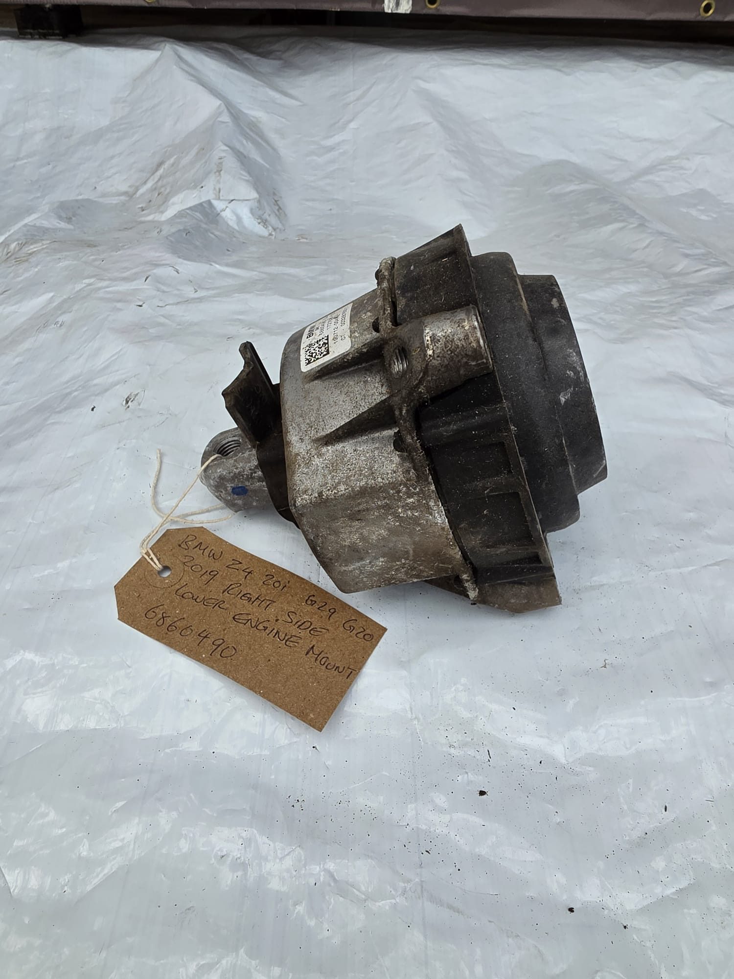 BMW Z4 20i G20 G29 2019 RIGHT SIDE LOWER ENGINE MOUNT 6860490