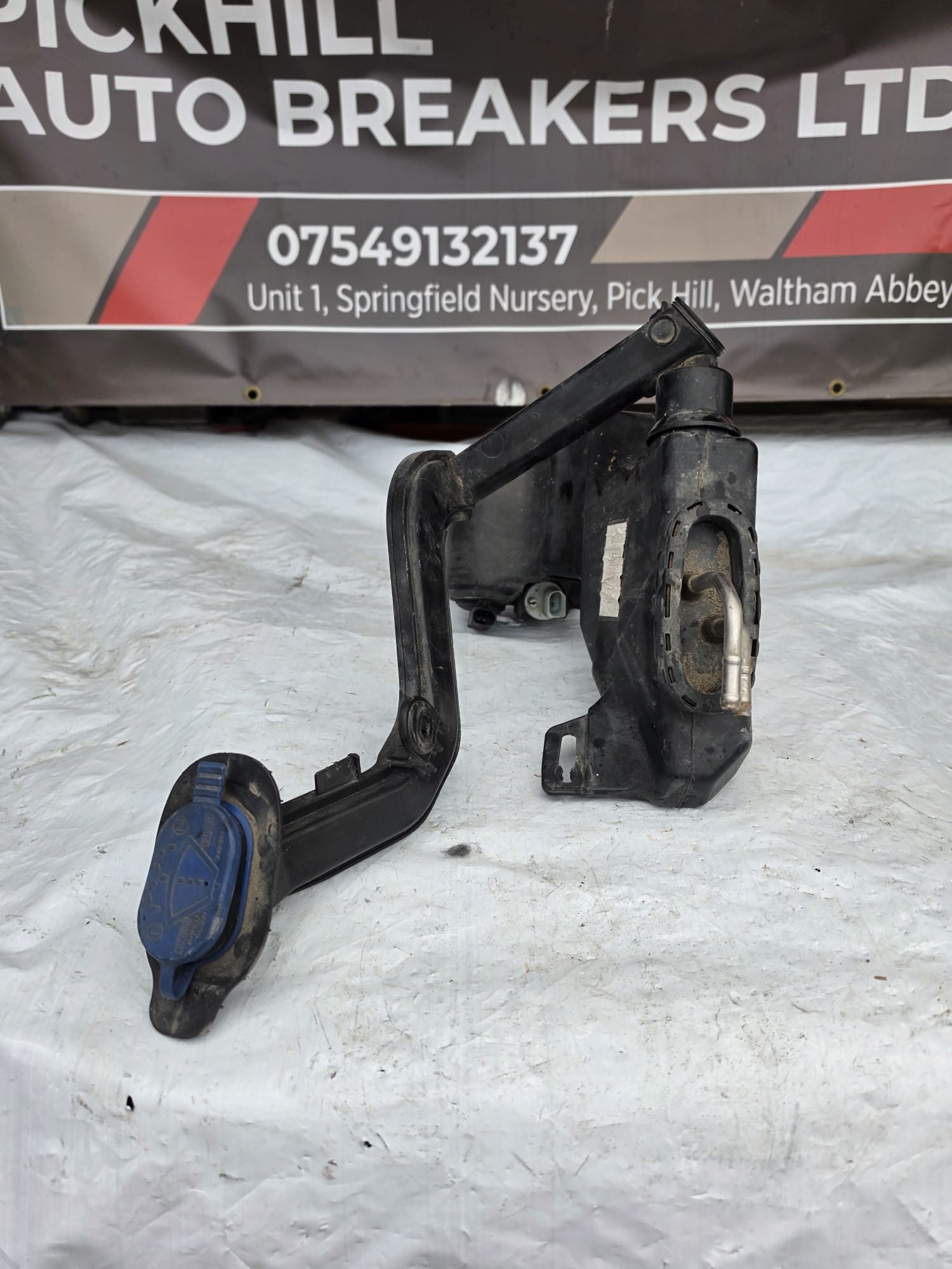 MERCEDES C CLASS W205 2015-2021 WINDSCREEN WASHER TANK A2058600260 - Image 2