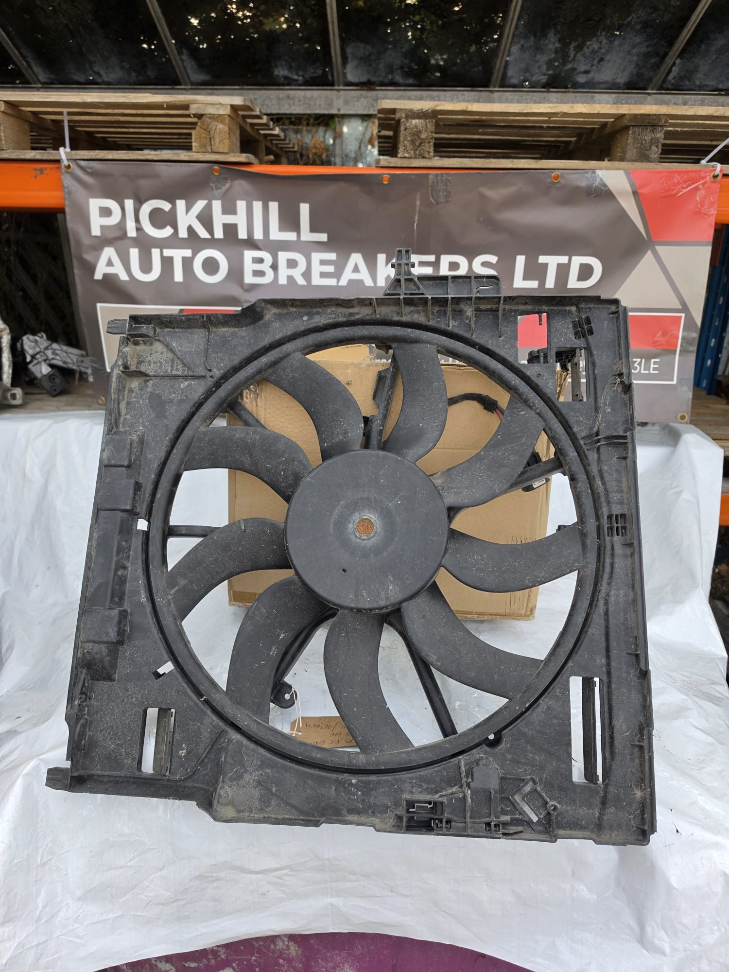 BMW X5 F15 RADIATOR COOLING FAN A69845112 / 7634471