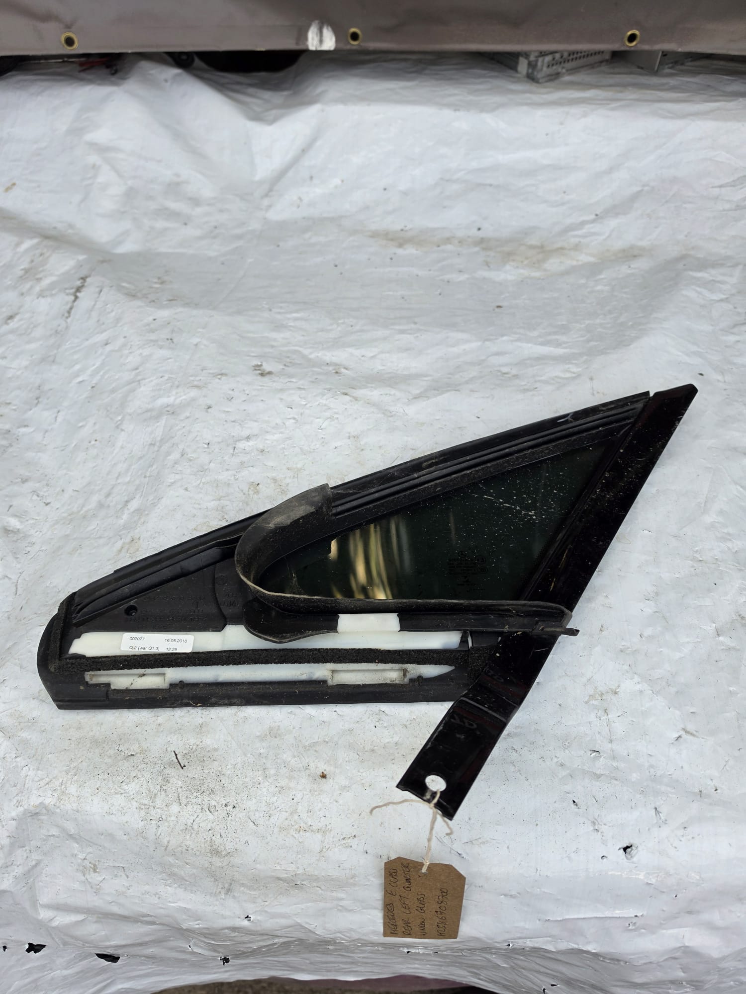 MERCEDES E CLASS REAR LEFT QUARTER WINDOW GLASS A2386708700 - Image 2