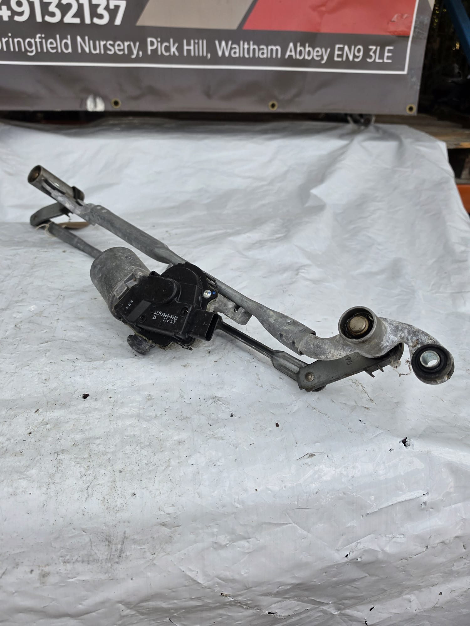 BMW X6 F16 FRONT WINDSCREEN WIPER MOTOR AND LINKAGE 735033604-04 - Image 3