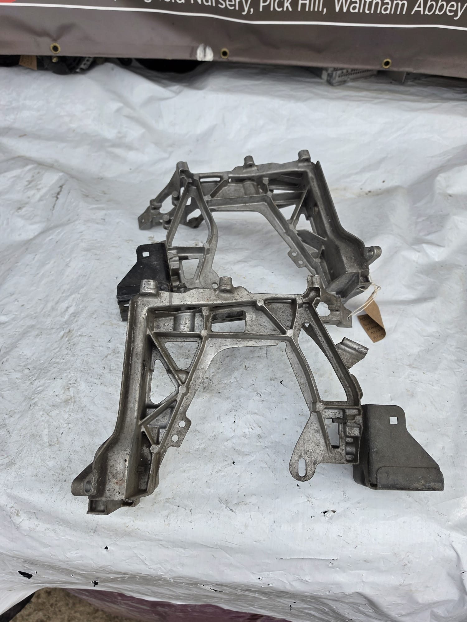 MERCEDES C CLASS W205 2014-2021 HEADLIGHT SUPPORT BRACKET PAIR A2056221600 / A2056221700 - Image 3