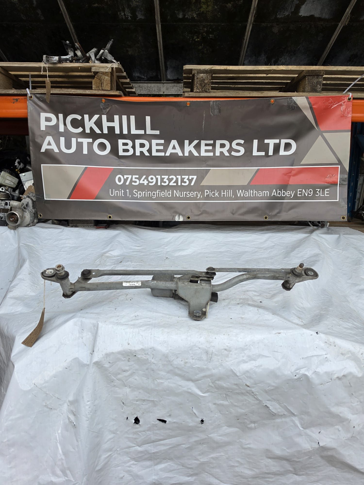 AUDI A4 B7 05-09 FRONT WINDSCREEN WIPER MOTOR AND LINKAGE 8H2955023C