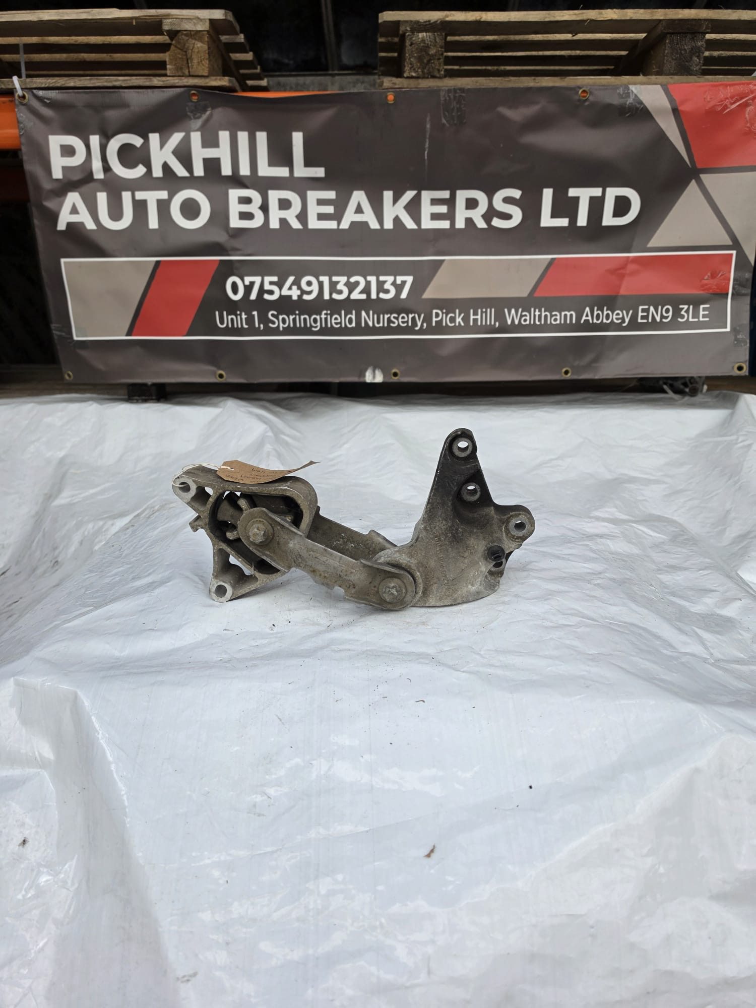 MERCEDES B CLASS W246 2015 ENGINE MOUNT BRACKET SUPPORT A2462401108 - Image 2