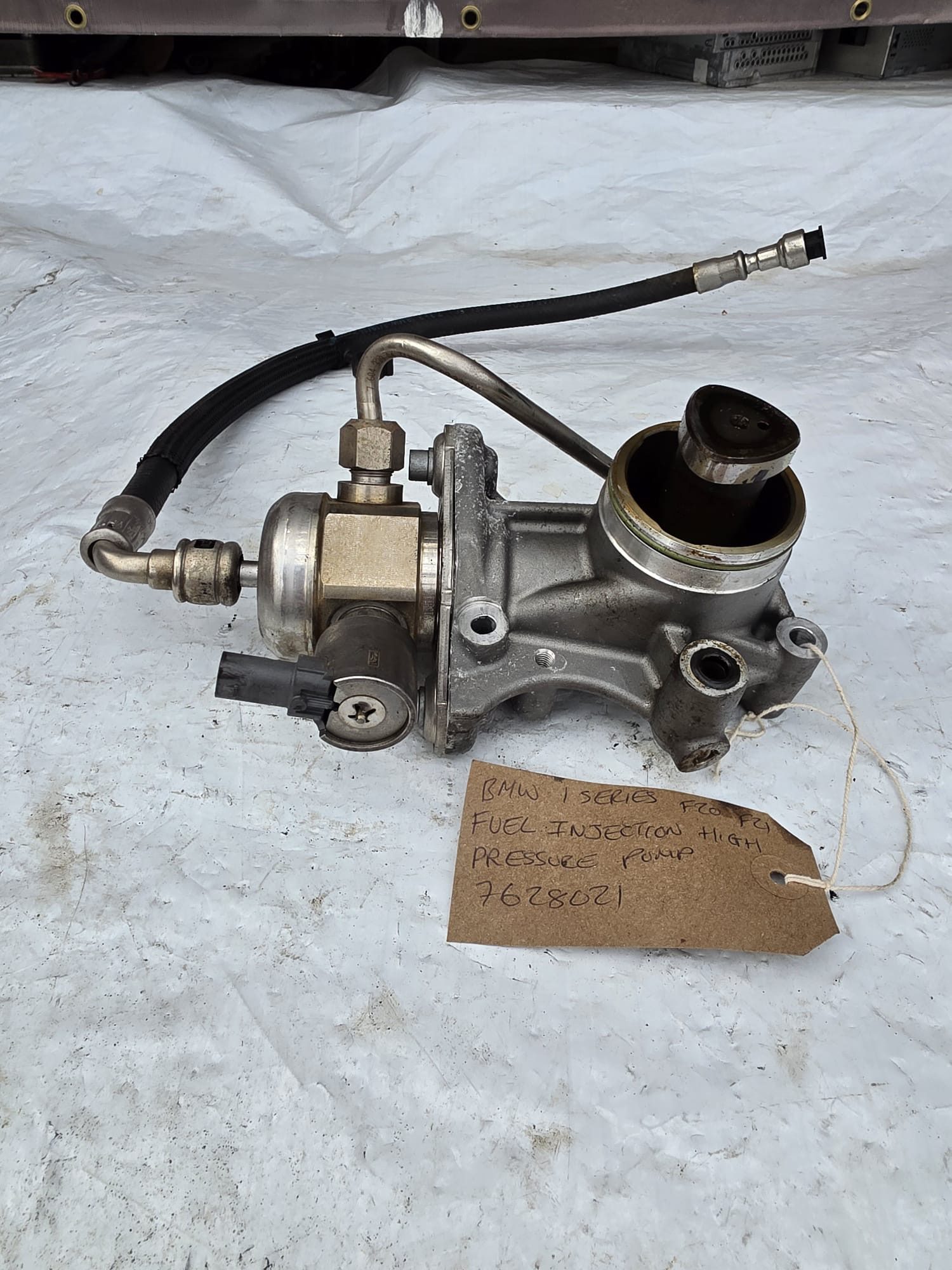 BMW 1 SERIES F20 F21 FUEL INJECTION HIGH PRESSURE PUMP 7628021