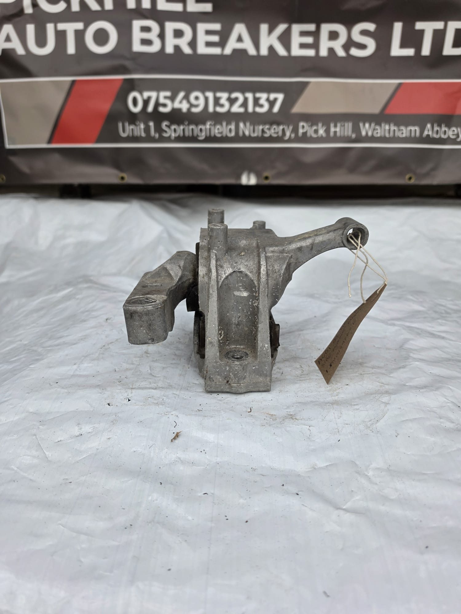BMW X5 X6 F15 E70 F16 E71 FIREWALL PANEL BRACKET CENTRE 7328324 - Image 4