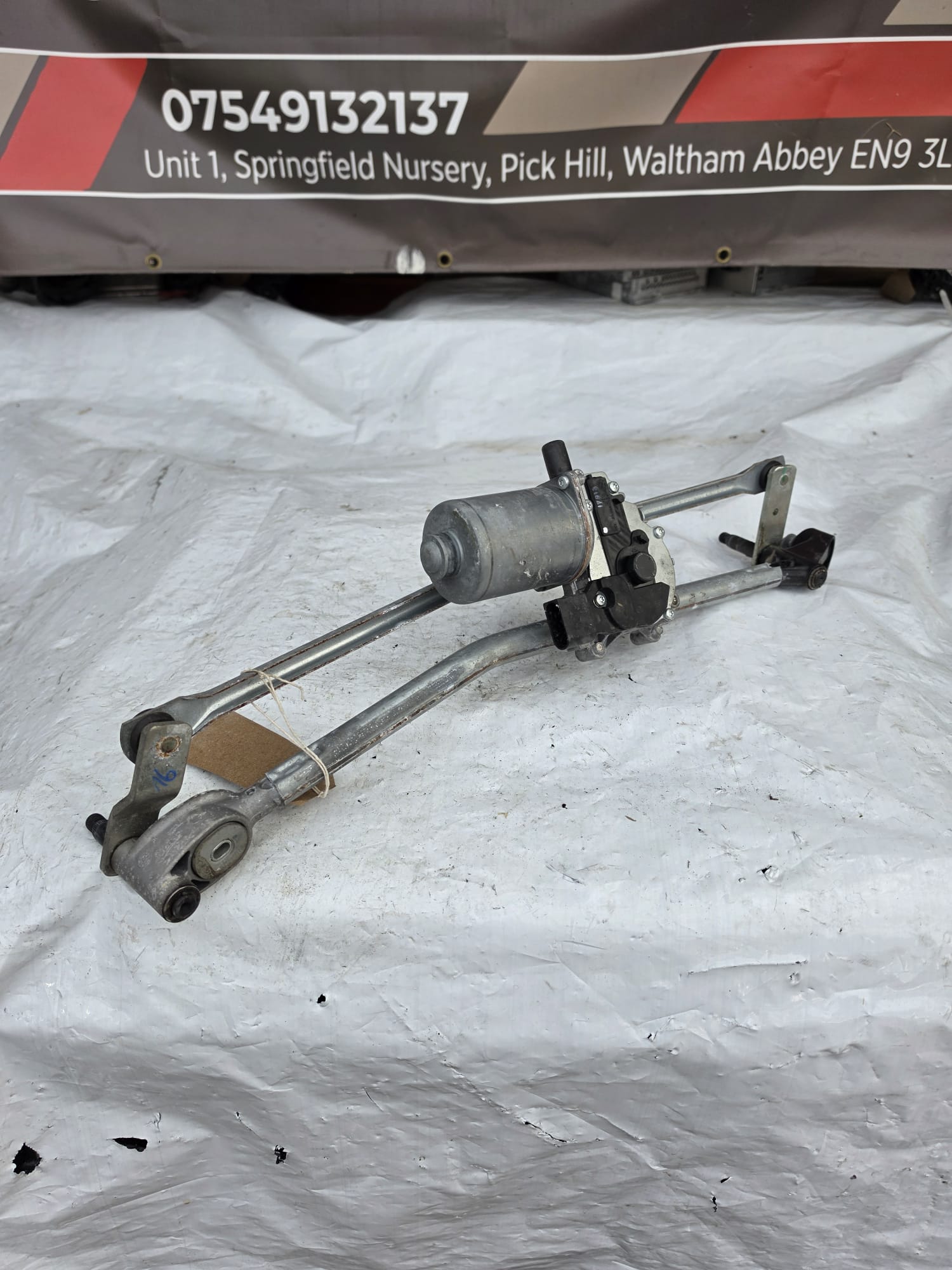 BMW Z4 E89 FRONT WINDSCREEN WIPER MOTOR AND LINKAGE W09862 / 7219606 - Image 3