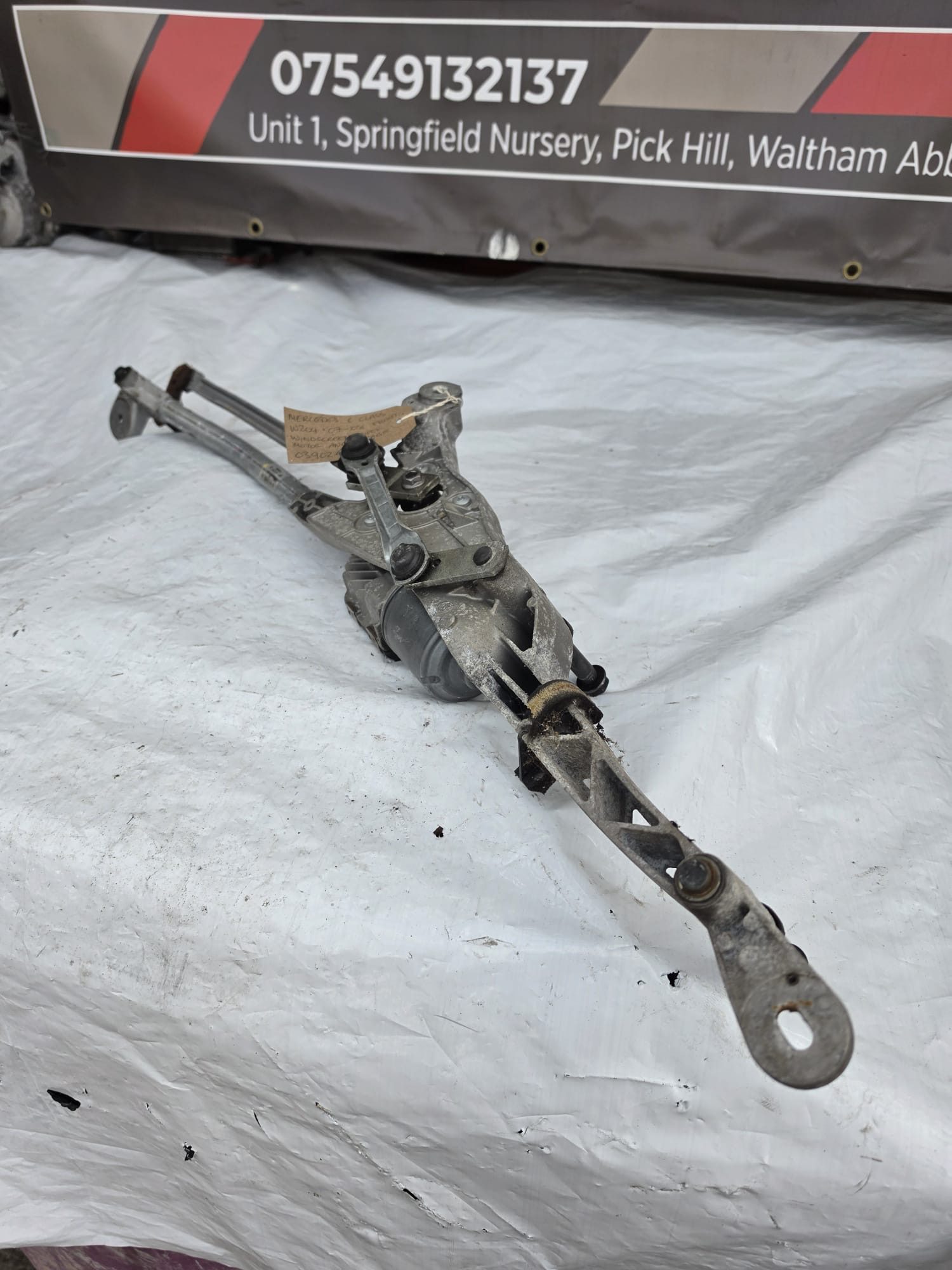 MERCEDES C CLASS W204 07-08 FRONT WINDSCREEN WIPER MOTOR AND LINKAGE 0390241844 - Image 2