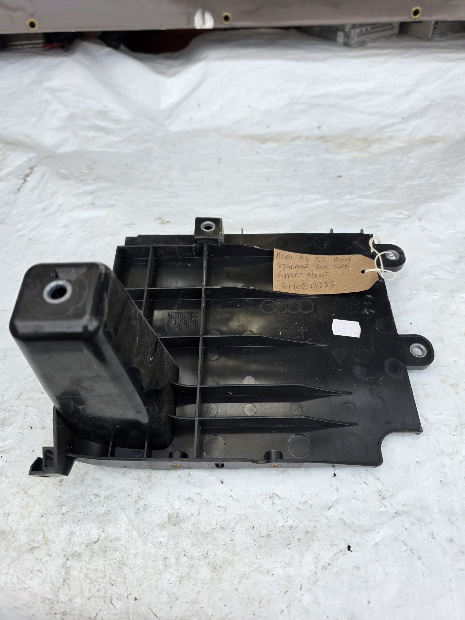 AUDI A4 B7 ROOF STORAGE BOX SIDE SUPPORT MOUNT 8H0813383