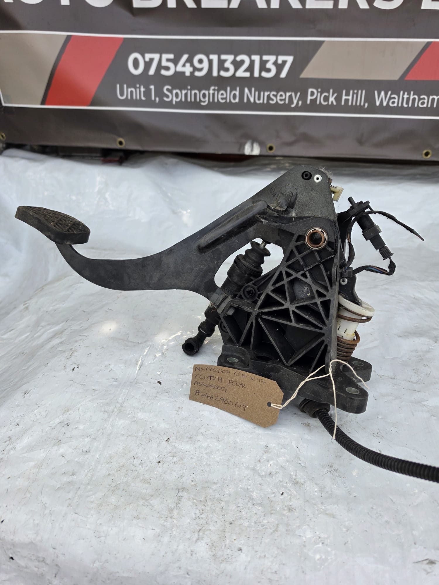 MERCEDES CLA W117 CLUTCH PEDAL ASSEMBLY A2462900619 - Image 3