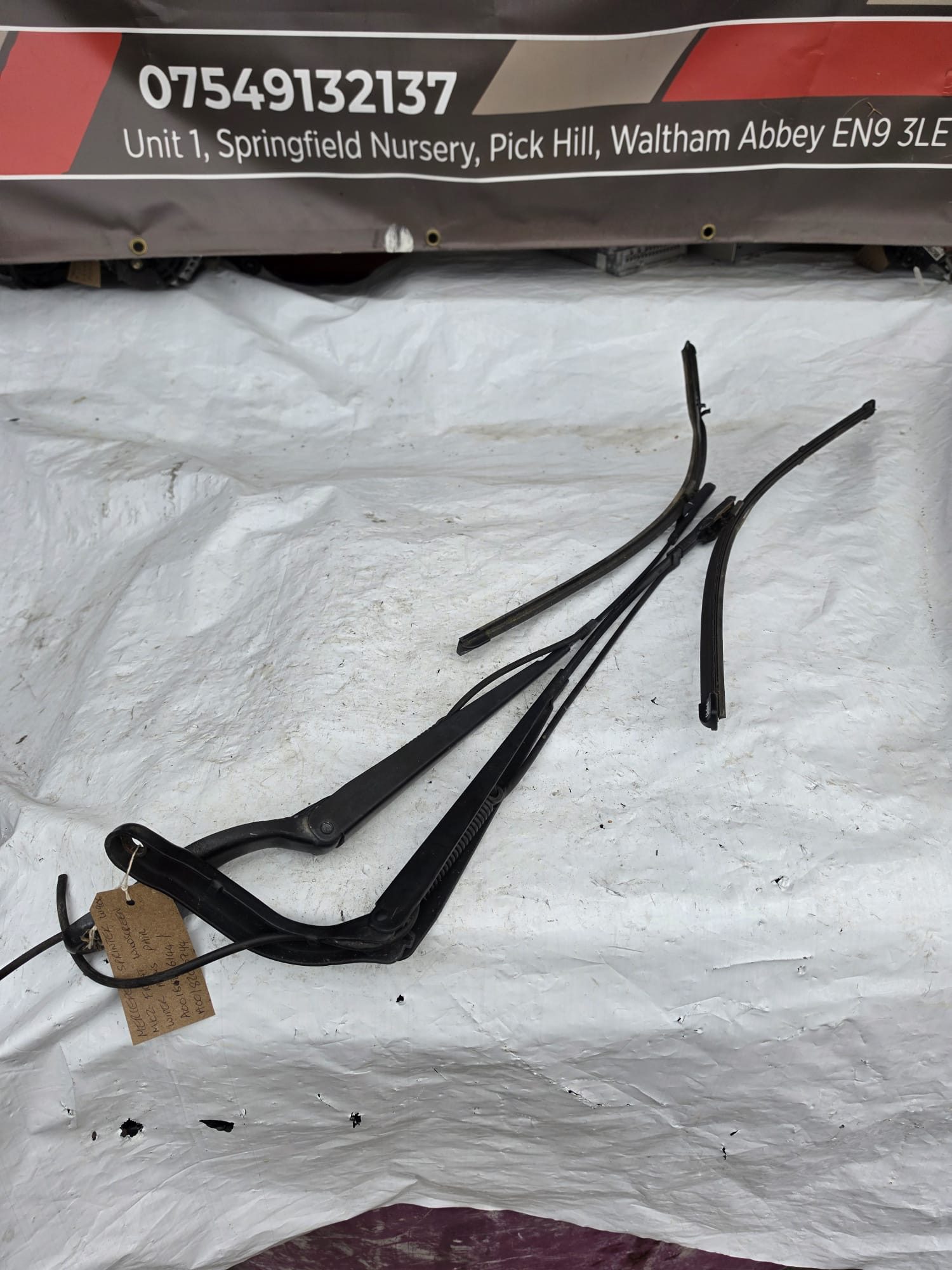MERCEDES SPRINTER W906 MK2 FRONT WINDSCREEN WIPER ARMS PAIR A0018206144 / A0018200744