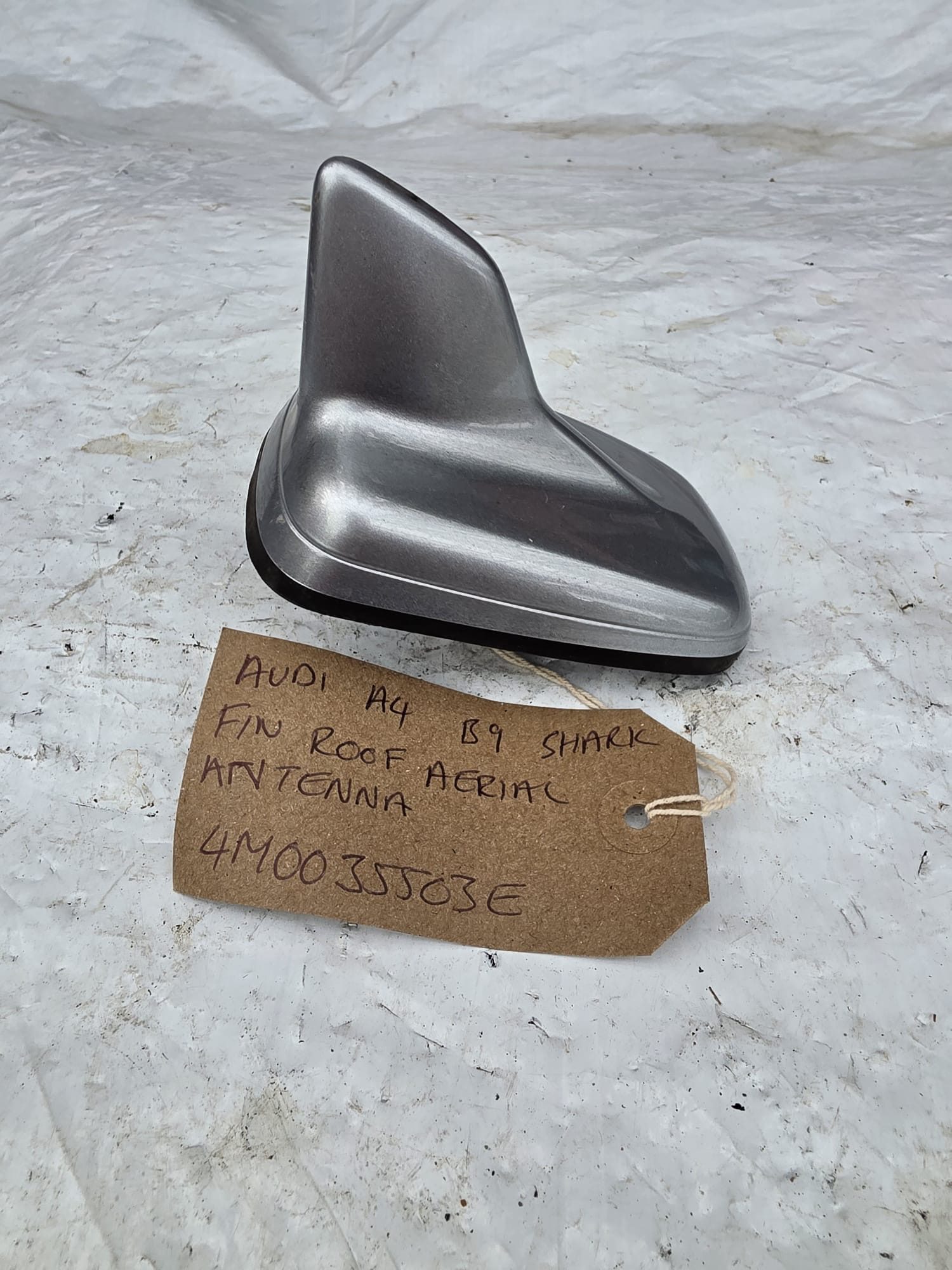 AUDI A4 B9 SHARK FIN ROOF AERIAL ANTENNA 4M0035503E