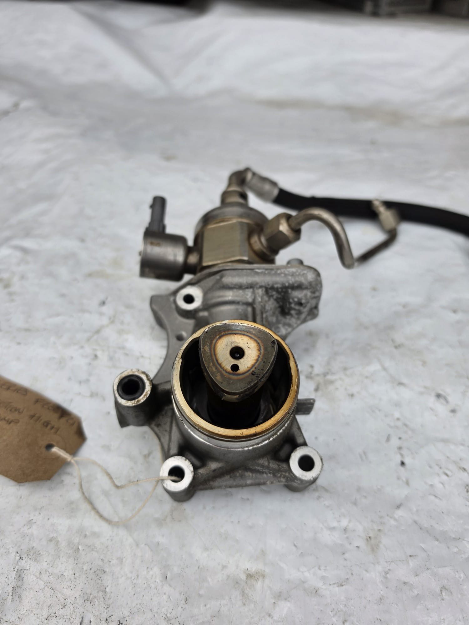 BMW 1 SERIES F20 F21 FUEL INJECTION HIGH PRESSURE PUMP 7628021 - Image 2