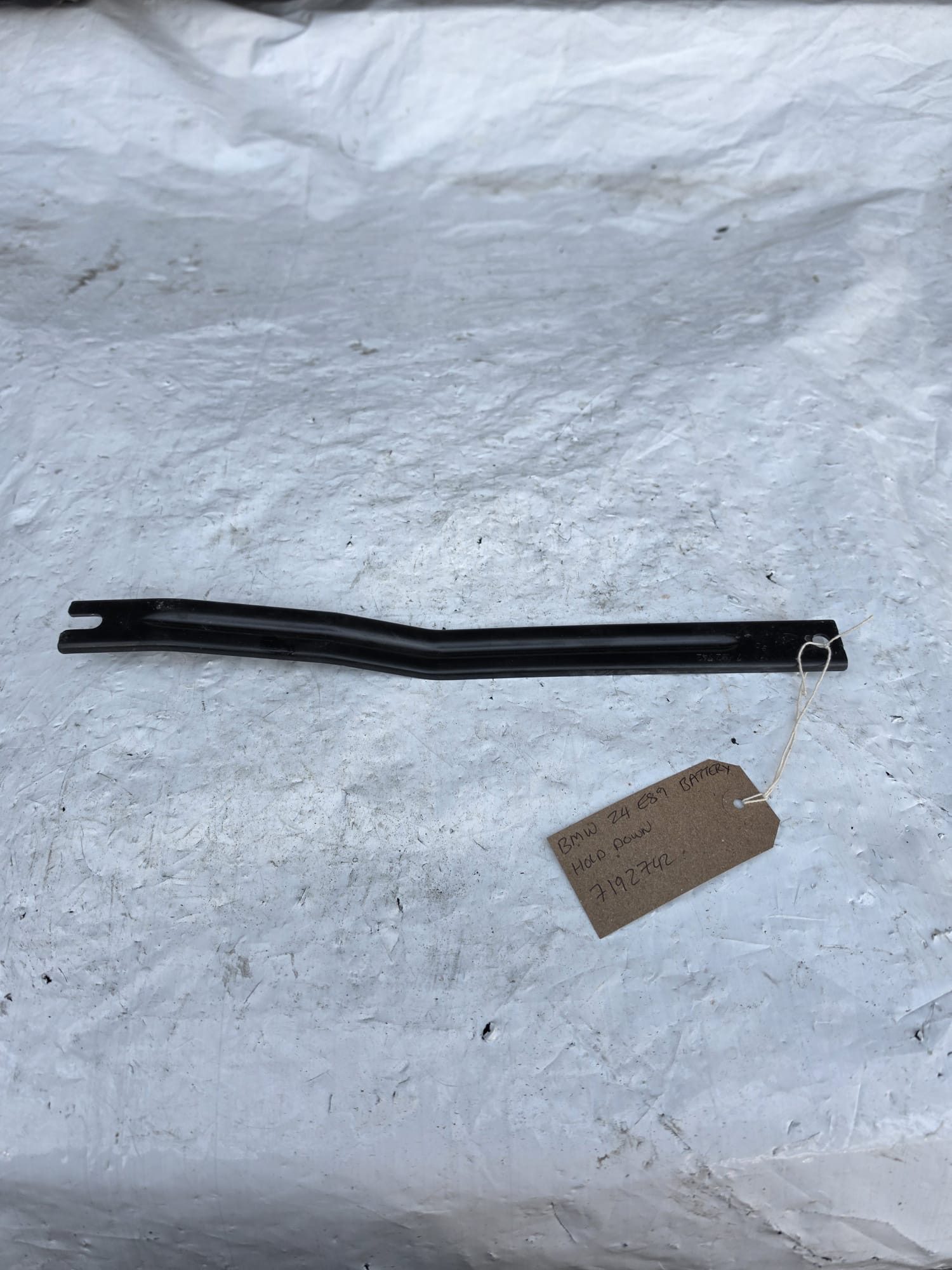 BMW Z4 E89 BATTERY HOLD DOWN 7192742