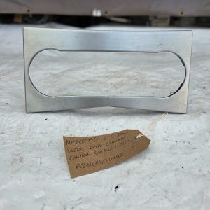 MERCEDES C CLASS W204 DASH CLIMATE CONTROL SURROUND TRIM A2046800490