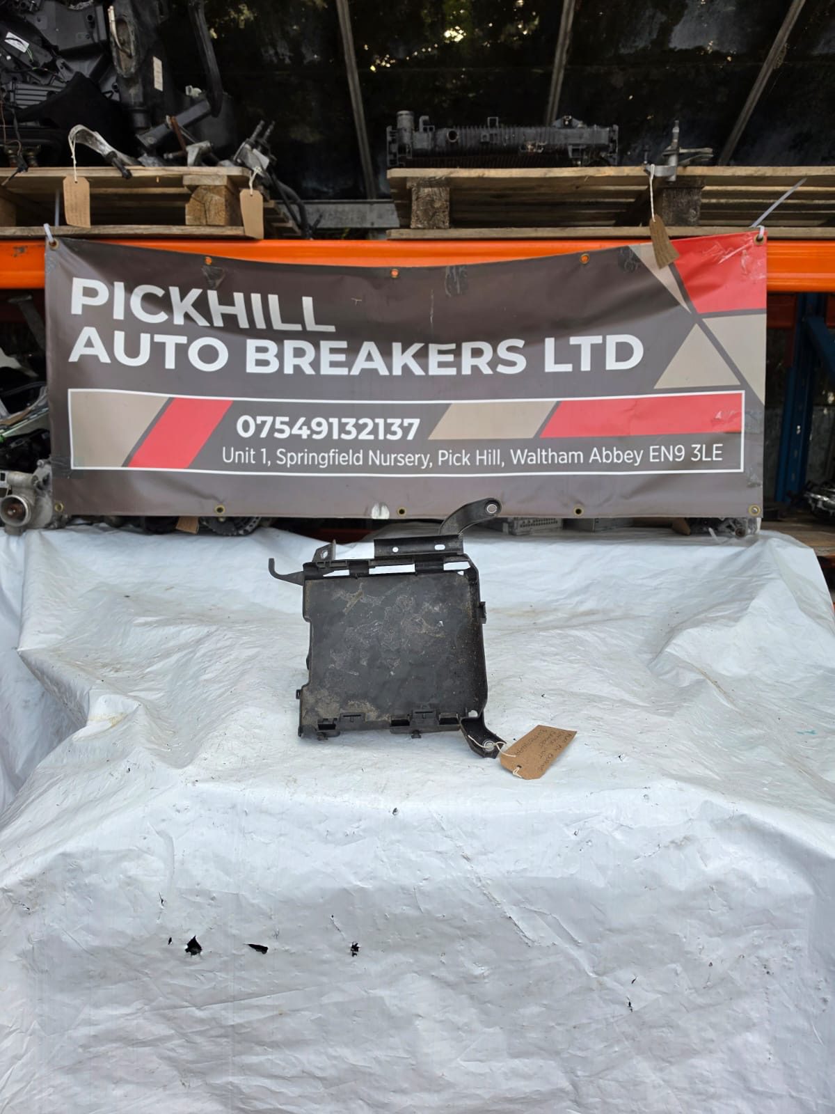 AUDI A4 ENGINE CONTROL UNIT BRACKET 8W0907647A