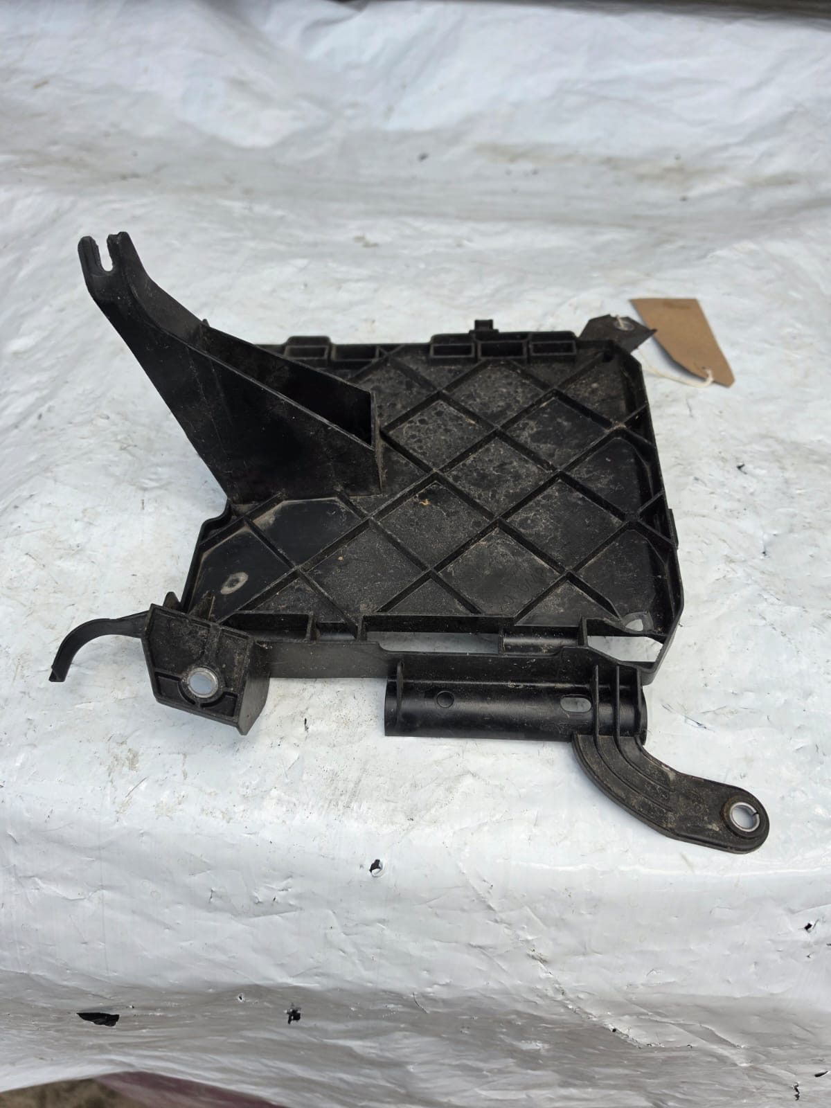 AUDI A4 ENGINE CONTROL UNIT BRACKET 8W0907647A - Image 2