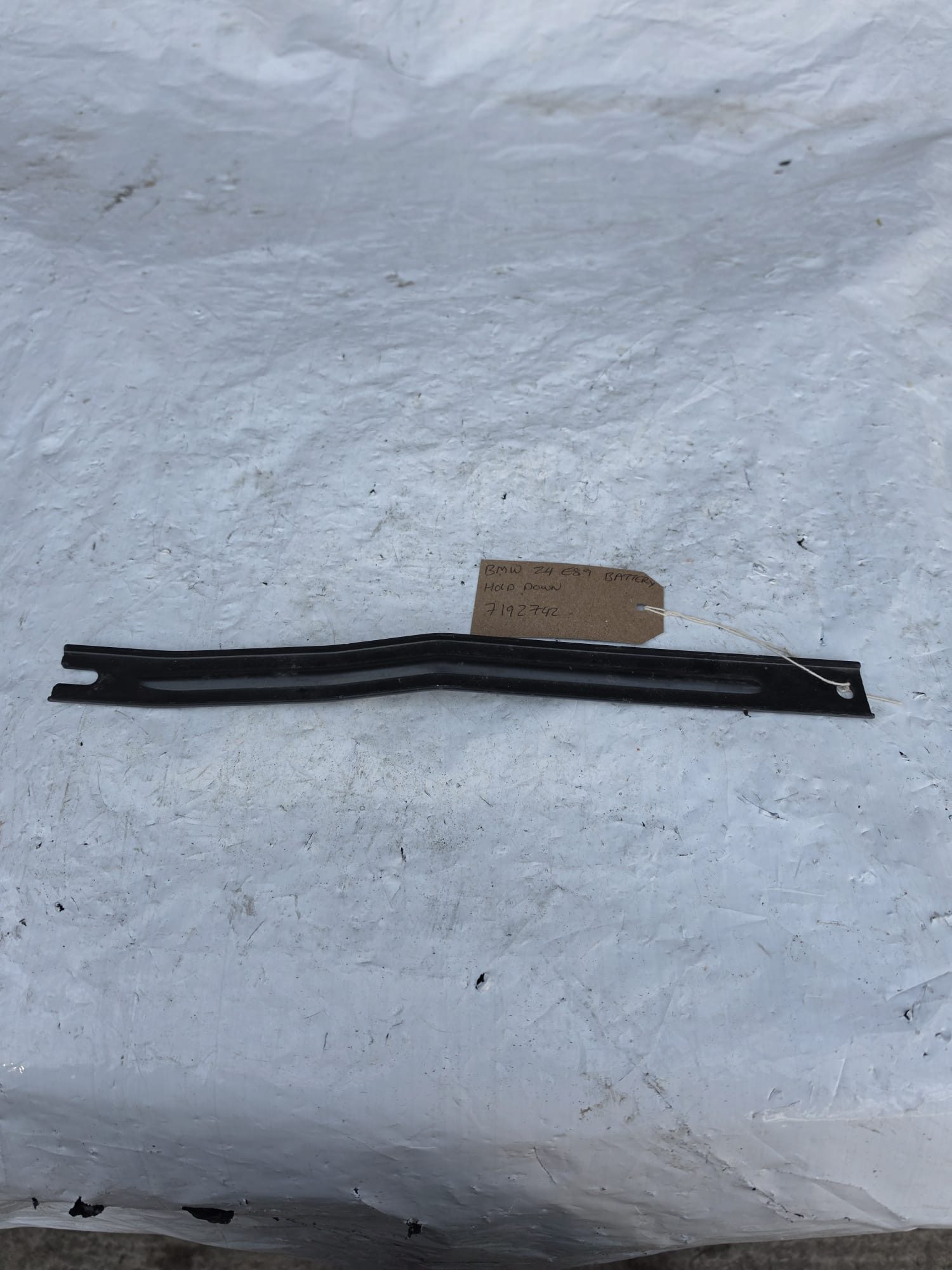 BMW Z4 E89 BATTERY HOLD DOWN 7192742 - Image 2