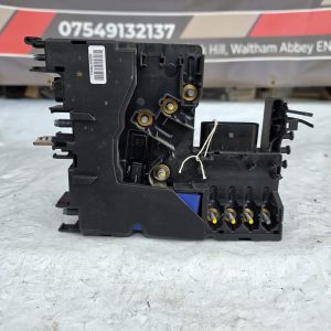 MERCEDES C CLASS W204 ENGINE BAY FUSE BOX BATTERY TERMINAL AIR FUSE A2075400850