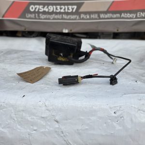 MERCEDES C CLASS W204 07-15 BATTERY RELAY FUSE BOX A1695450046